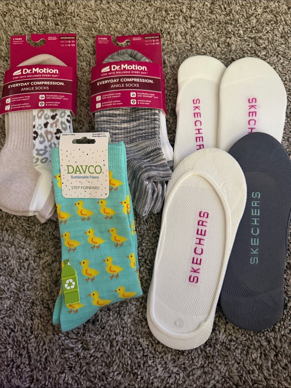 Brand New Skechers White & Charcoal No-Show Liners with Aqua Duck Novelty Socks